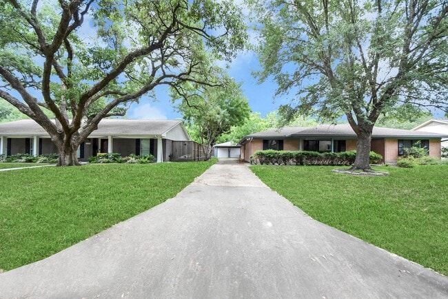 Building Photo - 4422 Nenana Dr