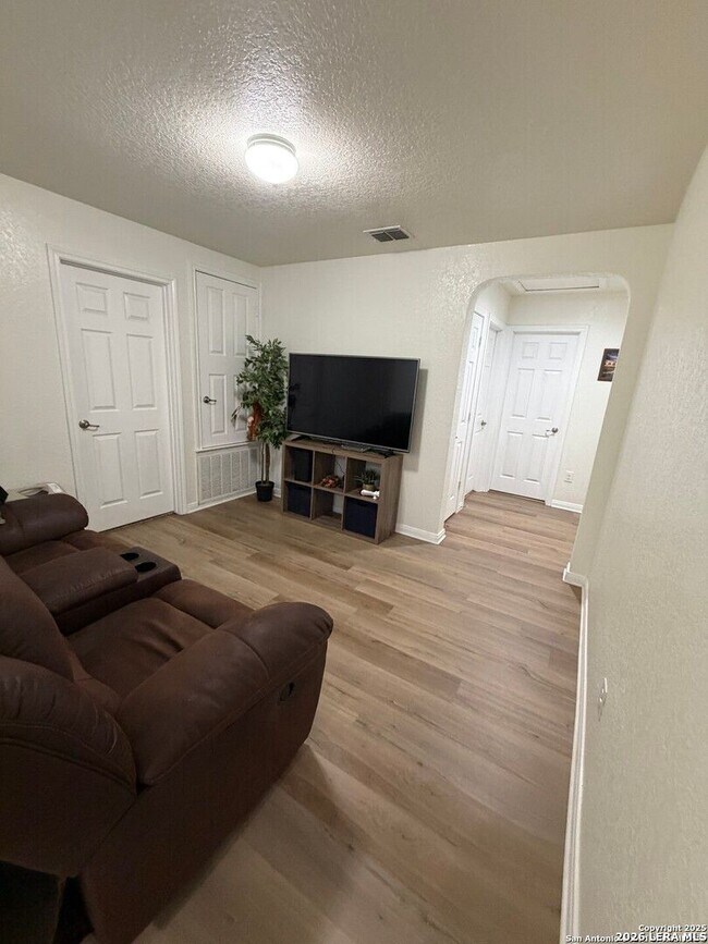 Building Photo - Open-Concept 4-Bedroom Home Near Lackland AFB - Realtor Commission: $500