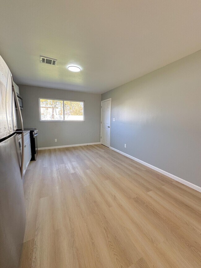 Building Photo - 5200 Mapleridge Dr