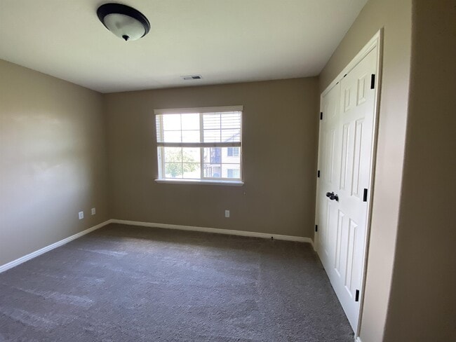 Building Photo - 2515-2450 450 S