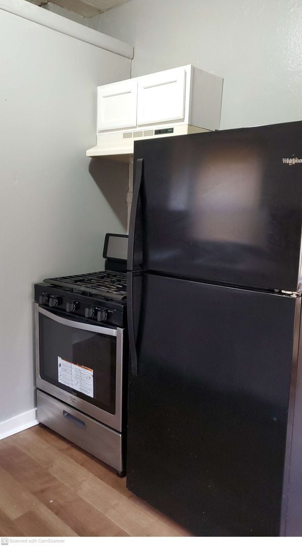 Building Photo - Quaint 2 bedroom just renovated perfect access to all of Xenia