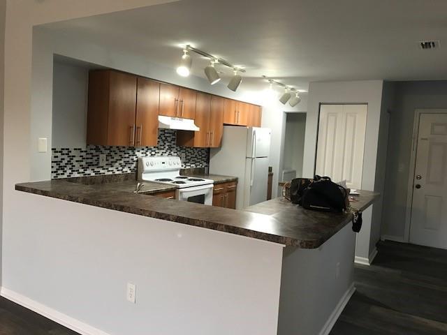 Building Photo - 5900 W Sample Rd