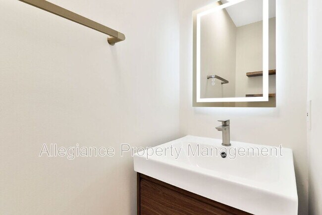 Building Photo - 6630 Medinah Ln