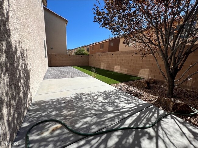 Building Photo - 10973 Sardinia Sands Dr