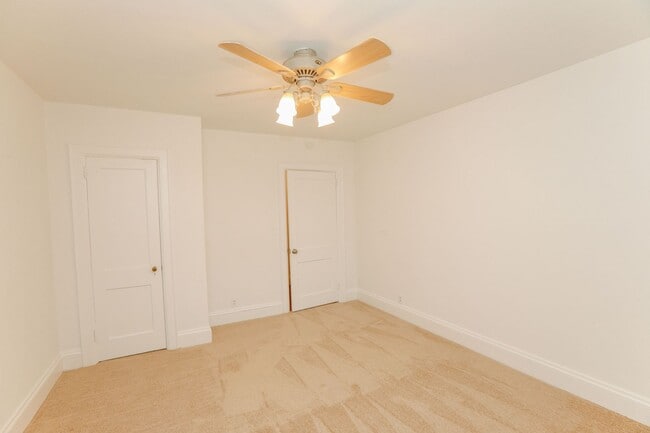 Building Photo - Beautiful Lake Home Rental in Norfolk!
