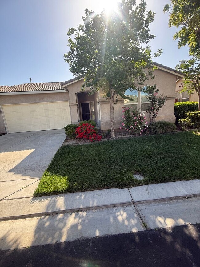 Building Photo - HALF OFF 1st Monts Rent 55+ Gated Community Beautiful 3 Bed / 2 Bath Home in Desirable