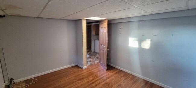 Building Photo - 87 Ellington St