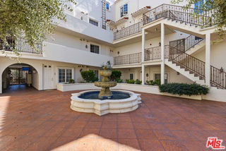 Building Photo - 851 N San Vicente Blvd