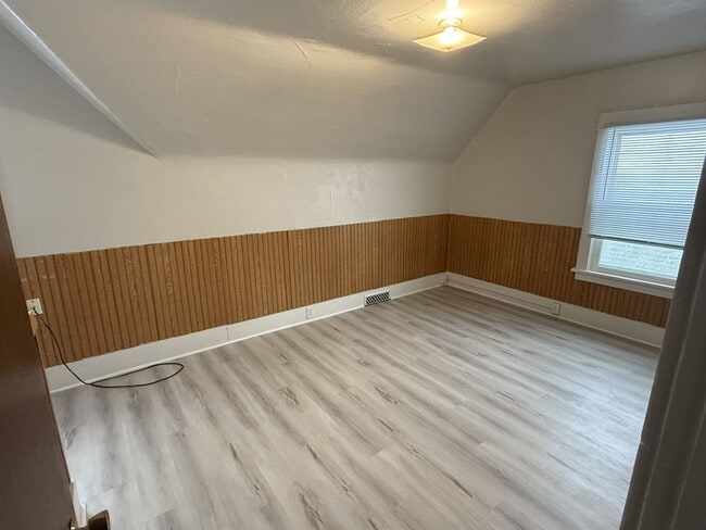 Building Photo - 325/327 3rd St NE