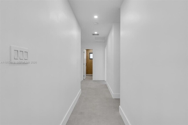 Building Photo - 1293 SW 22nd Ave