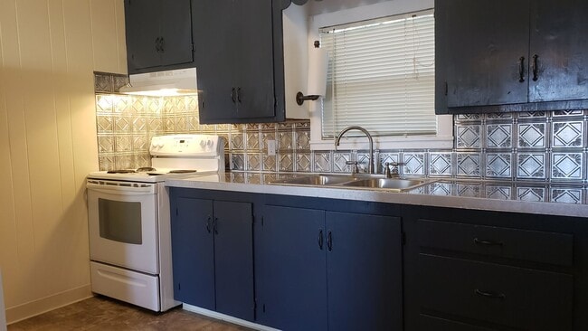 Building Photo - Charming Single Family Home In McKinleyville