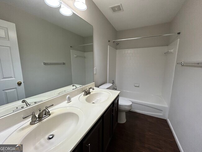 Building Photo - 745 Soneley Ct