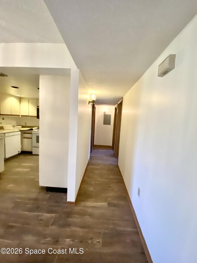 Building Photo - 1600 Woodland Dr