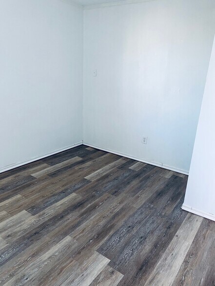 living room - 314 E Main St