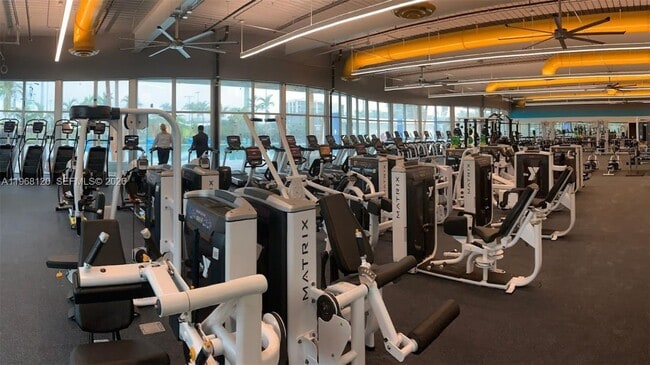 Building Photo - 215 SE 3rd Ave