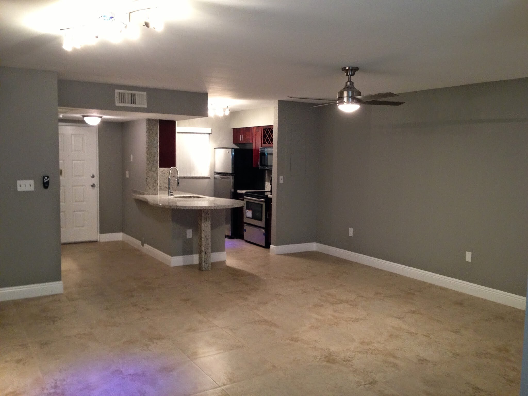 Building Photo - 2850 N Oakland Forest Dr