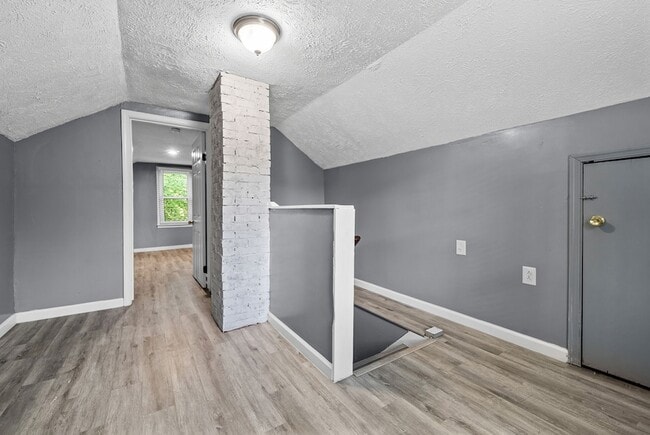 Building Photo - 715 Elder St