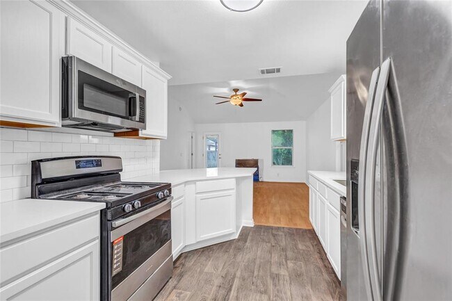 Building Photo - 16613 Jaron Dr