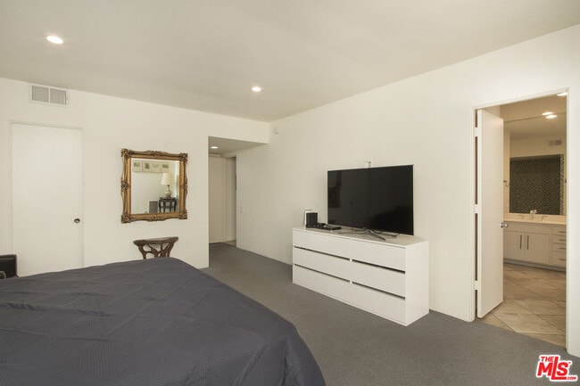 Building Photo - 501 Desert Lakes Cir