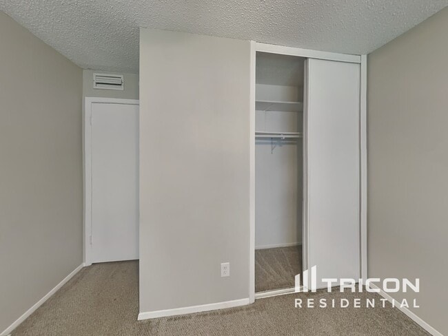 Building Photo - 304 Shelmar Dr
