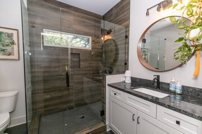 Building Photo - 1084 Sanders Ave SE