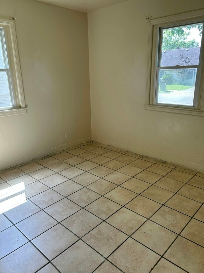 Building Photo - 4021 Prescott Ave