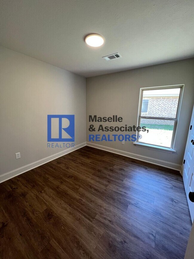 Building Photo - 4 Bed/2 Bath Home in Pearl in Silver Ridge