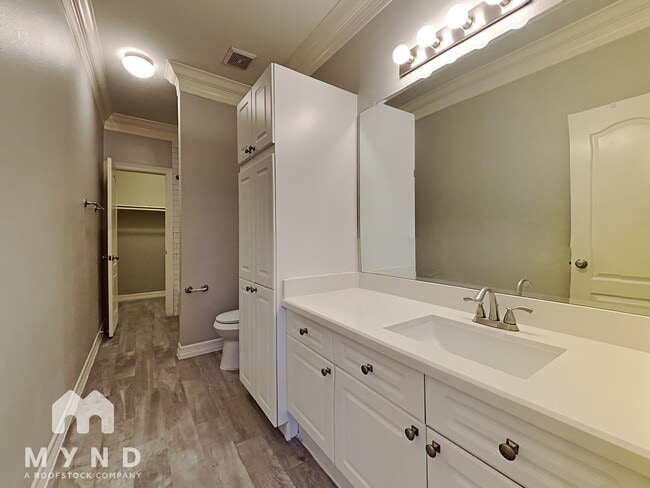 Building Photo - 839 Rosine St