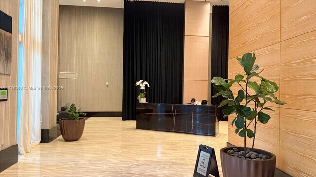 Building Photo - 950 Brickell Bay Dr