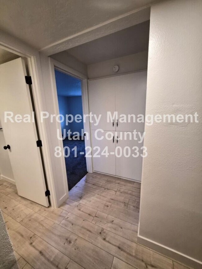 Building Photo - 1146 W 100 N