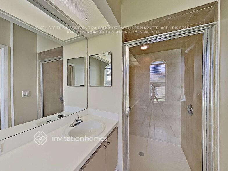 Building Photo - 10126 Ringling St