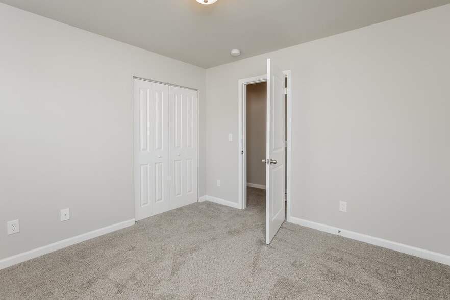 Building Photo - 317 Nutwood Trce