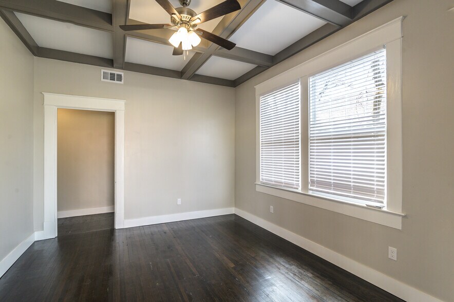 Primary Photo - 4602 E Side Ave