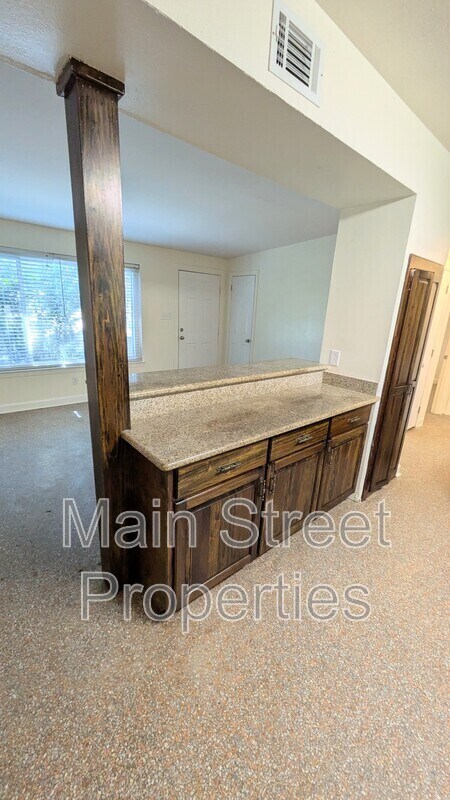 Building Photo - 2120 Curry Cir