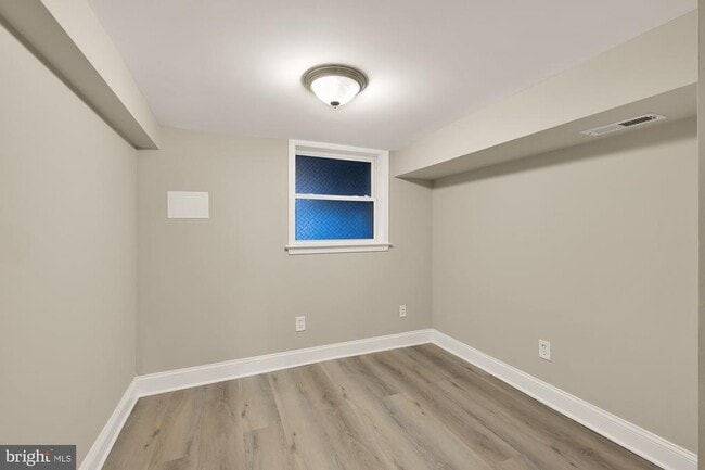 Building Photo - 912 I St NE