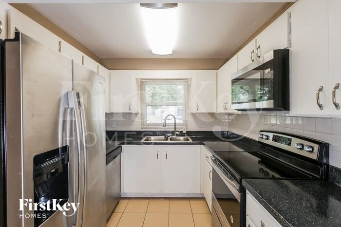 Building Photo - 1827 Driftwood Cir S