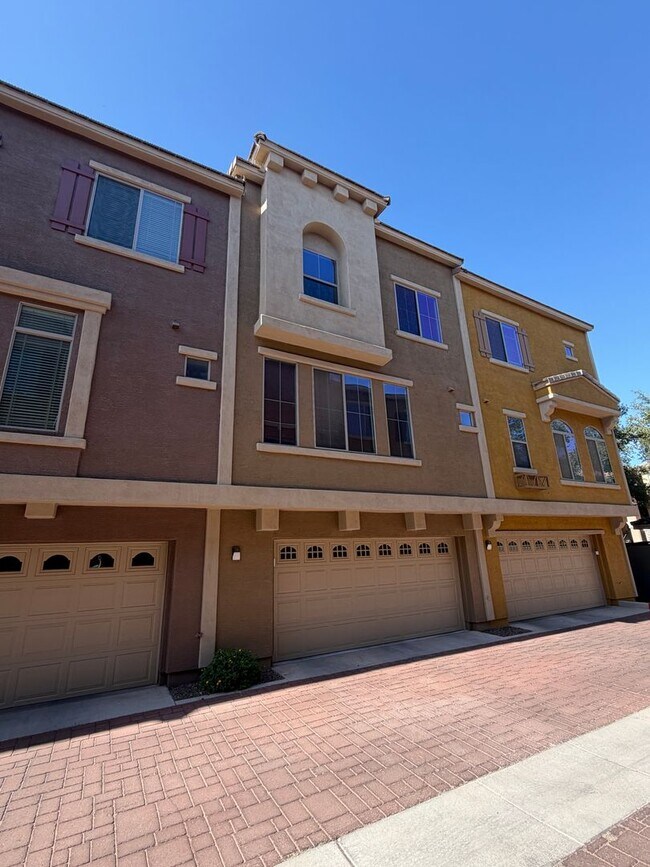Building Photo - beautiful 2 bed, 2.5 bath condominium in the elegant Via De Cielo gated community in Chandler!
