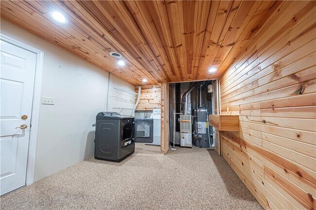 Building Photo - 222 Castle Creek Dr