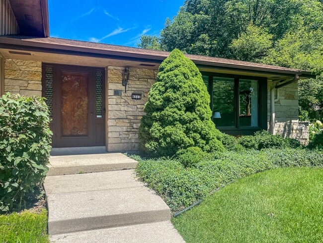 Building Photo - 6211 Fisher Ln
