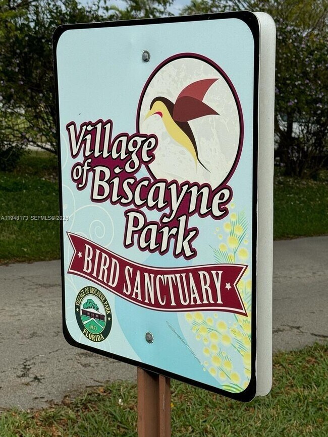 Building Photo - 11912 NE 10th Ave