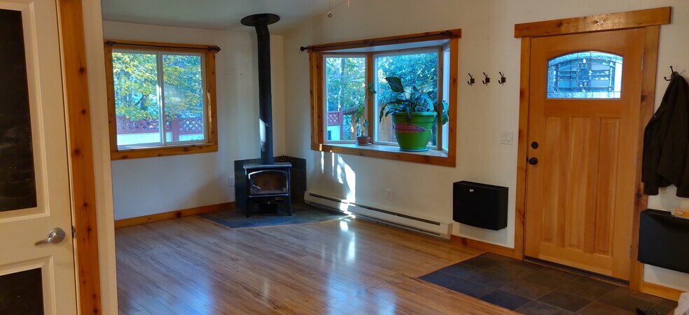 Building Photo - 3842 Idaho St