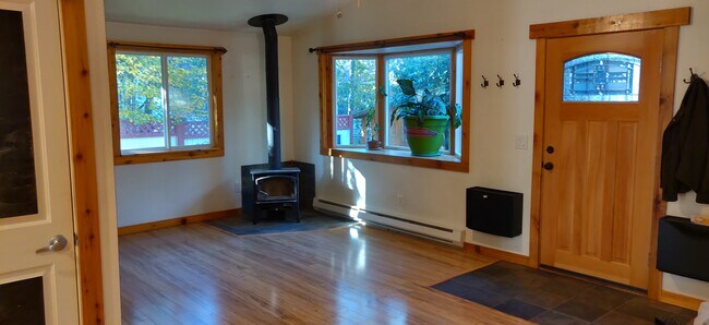 Building Photo - 3842 Idaho St