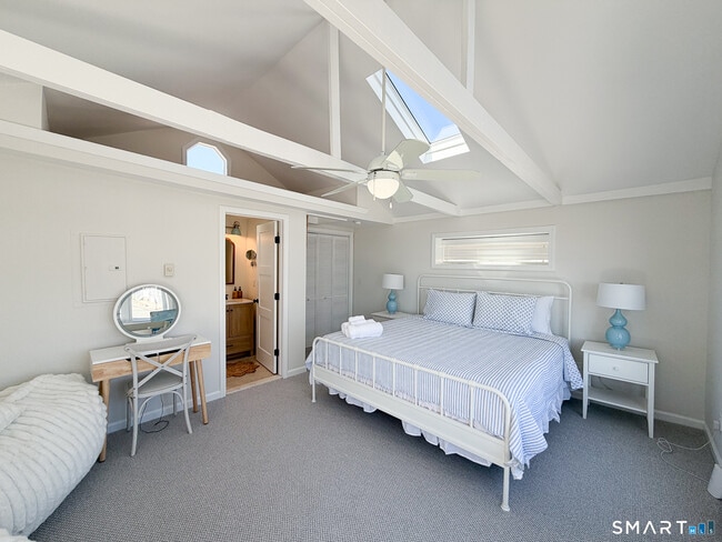 Building Photo - 18 Field Ct