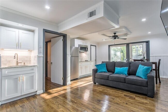 Building Photo - 6680 Williamson Dr NE