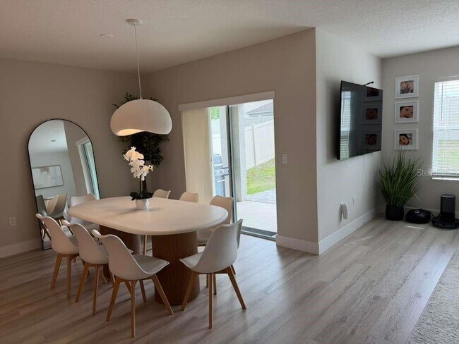 Building Photo - 33412 Country House Dr