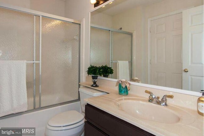 Building Photo - 12104 Green Leaf Ct
