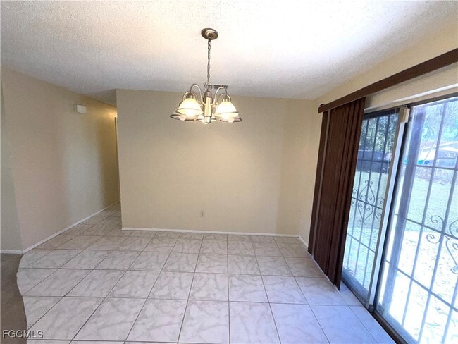 Building Photo - 25 Castlebar Cir