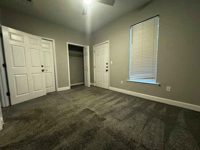 Building Photo - 2408 Escambia Dr