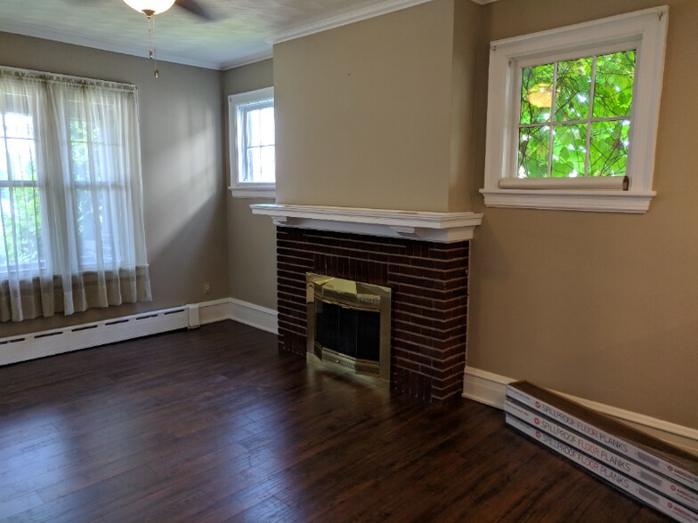 Building Photo - 72 William St