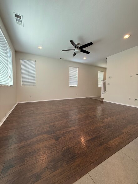 Building Photo - 506 Moonlight Dr